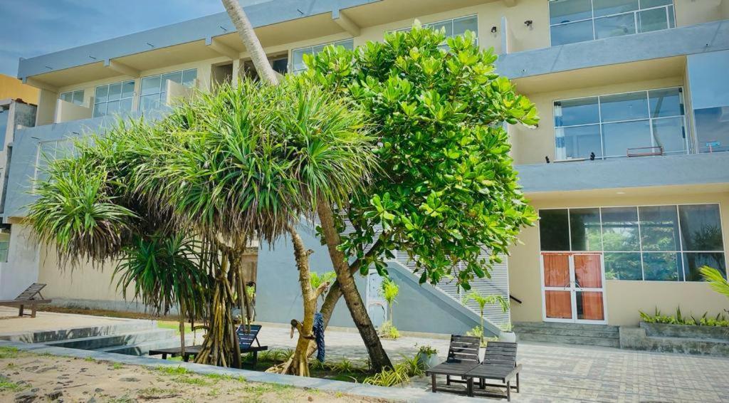 Sevenra Grand Beach Hotel Ambalangoda  Bagian luar foto