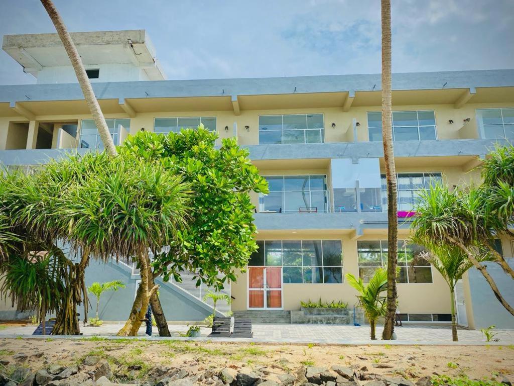 Sevenra Grand Beach Hotel Ambalangoda  Bagian luar foto