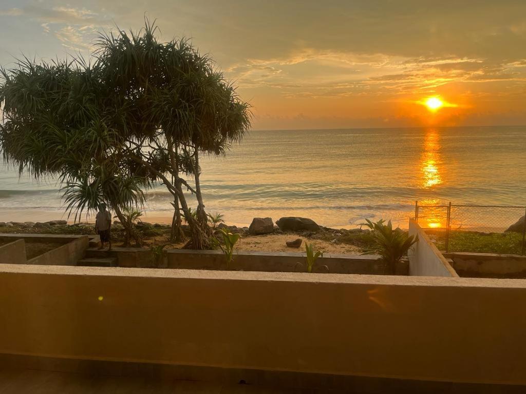 Sevenra Grand Beach Hotel Ambalangoda  Bagian luar foto