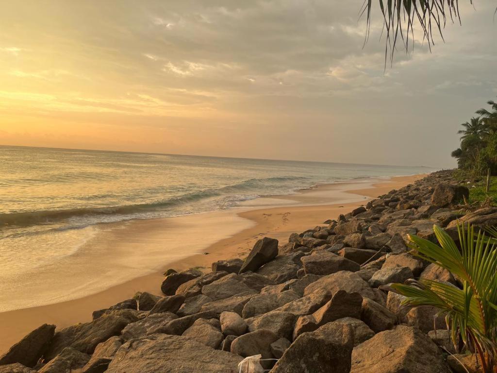 Sevenra Grand Beach Hotel Ambalangoda  Bagian luar foto