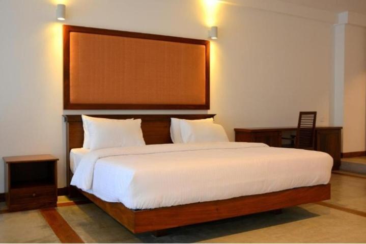 Sevenra Grand Beach Hotel Ambalangoda  Bagian luar foto